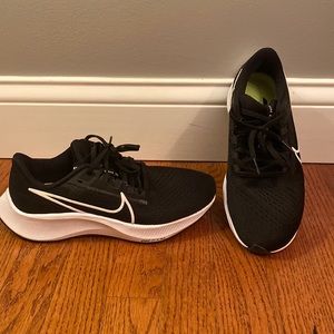 Girls nike black shoes